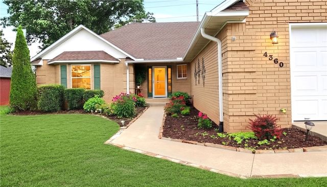 4360 W New Bridge Road, Fayetteville, AR 72704