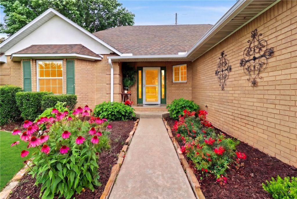 4360 W New Bridge Road, Fayetteville, AR 72704
