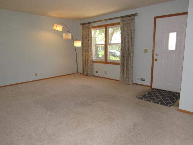 141 Strese Lane, Apple Valley, MN 55124