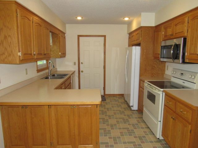 141 Strese Lane, Apple Valley, MN 55124