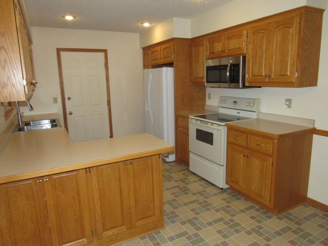 141 Strese Lane, Apple Valley, MN 55124