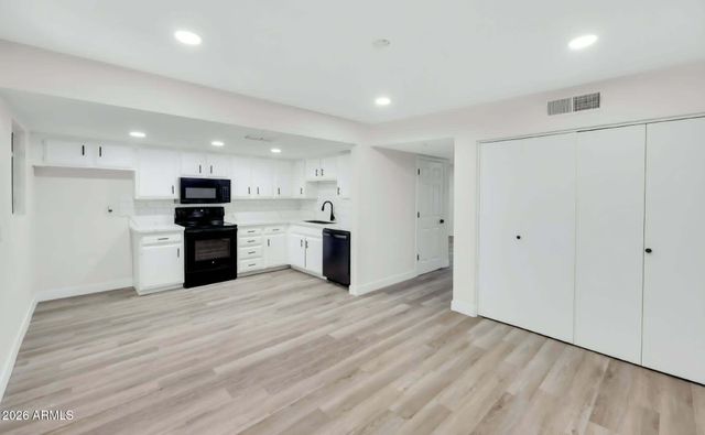 4818 W ROSE Lane, Glendale, AZ 85301