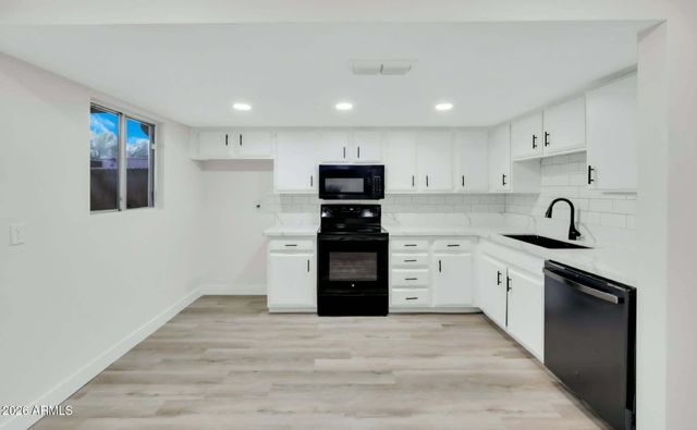 4818 W ROSE Lane, Glendale, AZ 85301