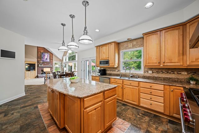 25568 N Countryside Drive, Lake Barrington, IL 60010