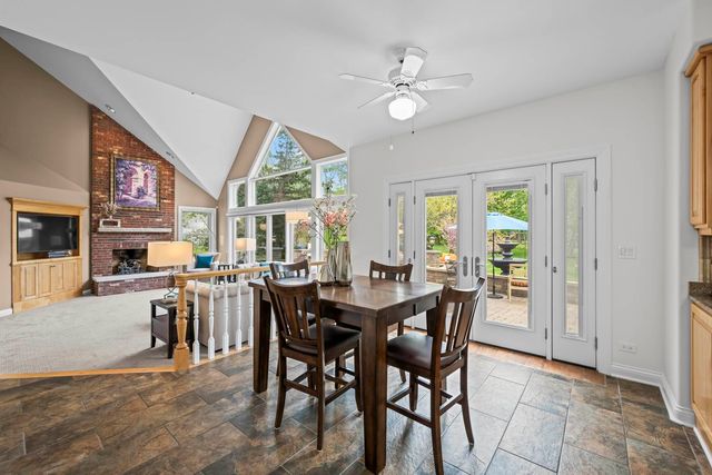 25568 N Countryside Drive, Lake Barrington, IL 60010