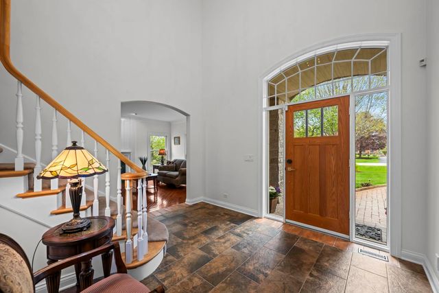 25568 N Countryside Drive, Lake Barrington, IL 60010