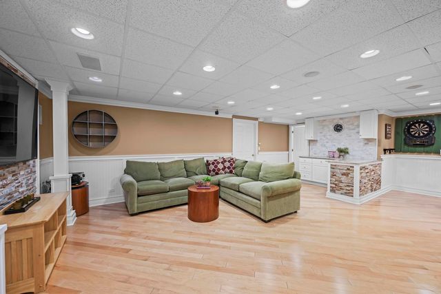 25568 N Countryside Drive, Lake Barrington, IL 60010
