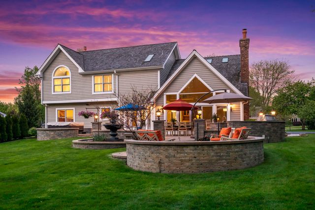 25568 N Countryside Drive, Lake Barrington, IL 60010