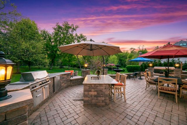 25568 N Countryside Drive, Lake Barrington, IL 60010