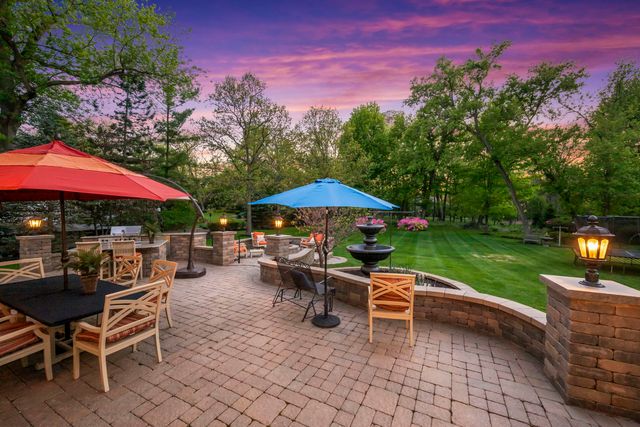 25568 N Countryside Drive, Lake Barrington, IL 60010