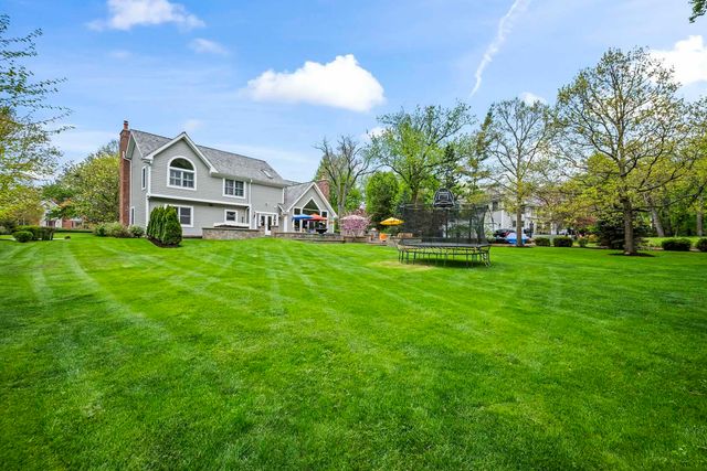 25568 N Countryside Drive, Lake Barrington, IL 60010