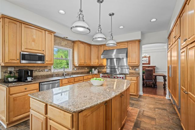 25568 N Countryside Drive, Lake Barrington, IL 60010