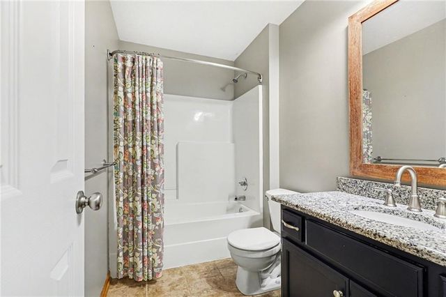 448 Laura Lane, Grain Valley, MO 64029