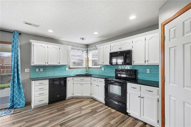 448 Laura Lane, Grain Valley, MO 64029