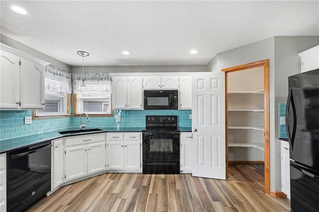 448 Laura Lane, Grain Valley, MO 64029