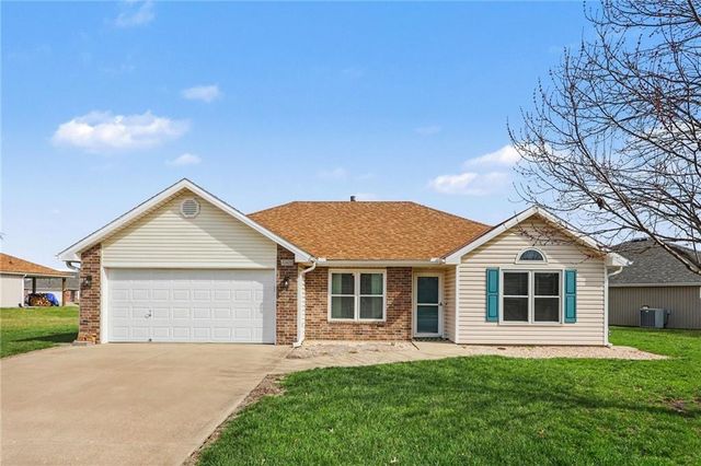 448 Laura Lane, Grain Valley, MO 64029