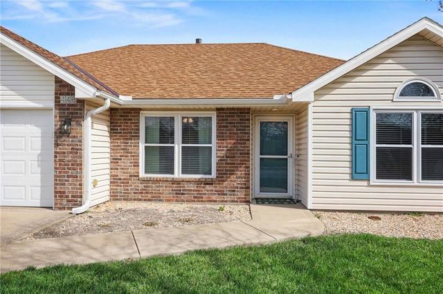 448 Laura Lane, Grain Valley, MO 64029