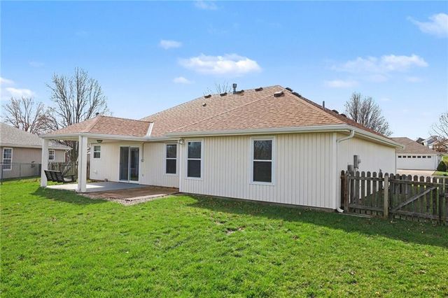 448 Laura Lane, Grain Valley, MO 64029
