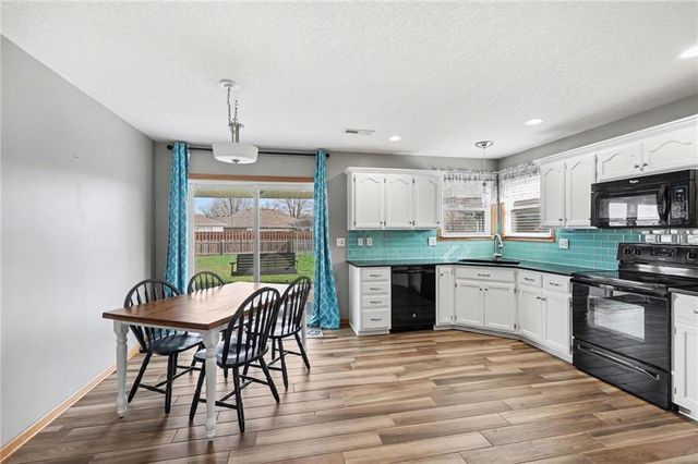 448 Laura Lane, Grain Valley, MO 64029