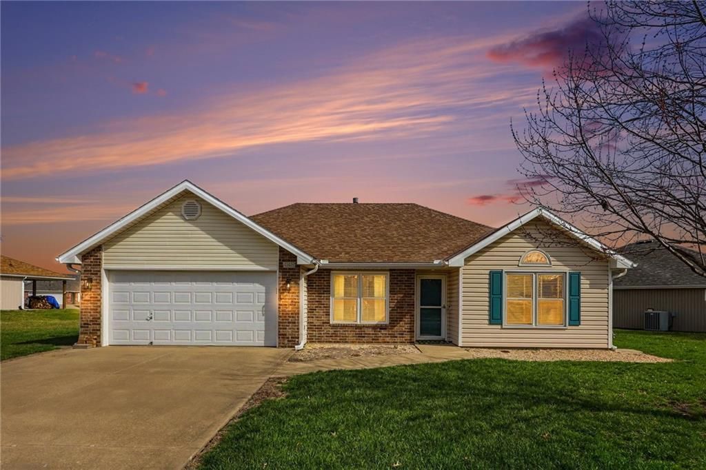 448 Laura Lane, Grain Valley, MO 64029