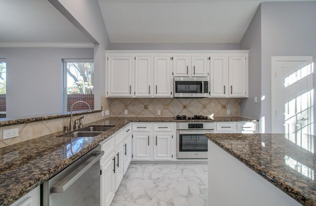 4202 Creek Ridge Lane, Missouri City, TX 77459