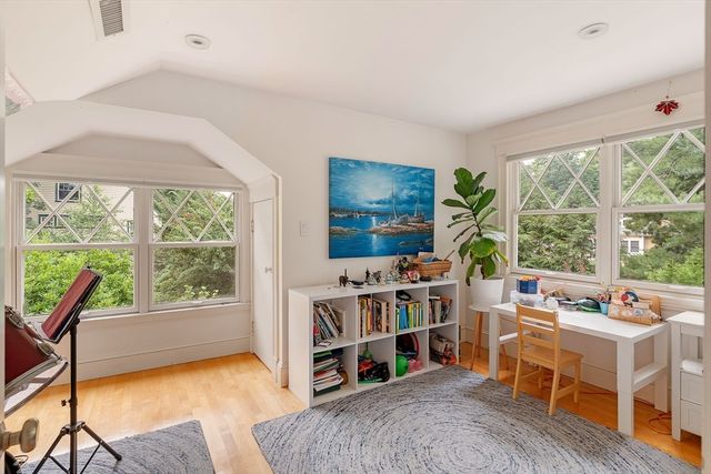 25 Bradford Rd, Newton, MA 02461
