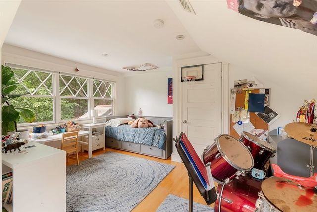 25 Bradford Rd, Newton, MA 02461