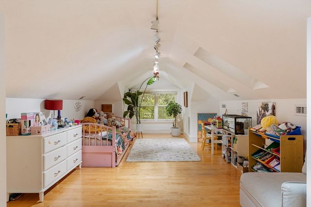 25 Bradford Rd, Newton, MA 02461