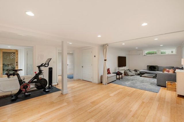 25 Bradford Rd, Newton, MA 02461