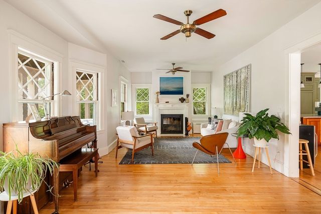 25 Bradford Rd, Newton, MA 02461
