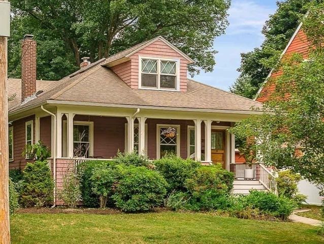 25 Bradford Rd, Newton, MA 02461