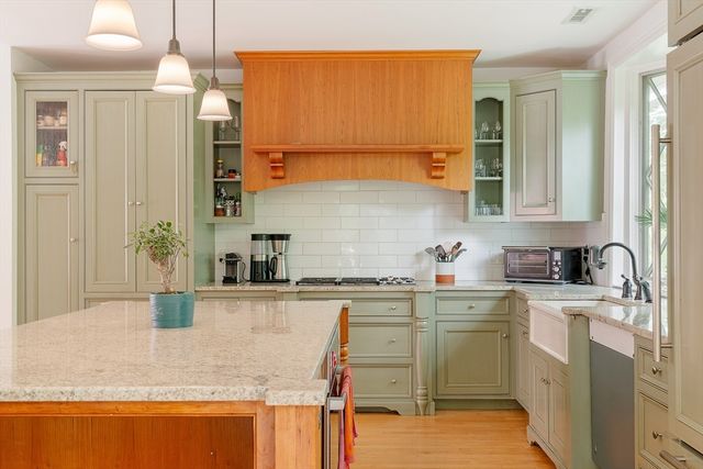 25 Bradford Rd, Newton, MA 02461