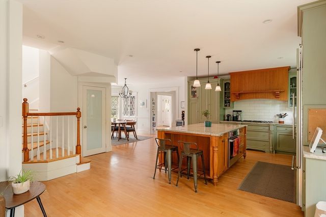 25 Bradford Rd, Newton, MA 02461