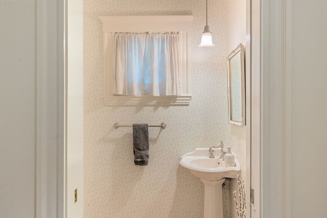 25 Bradford Rd, Newton, MA 02461