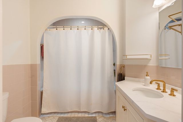25 Bradford Rd, Newton, MA 02461
