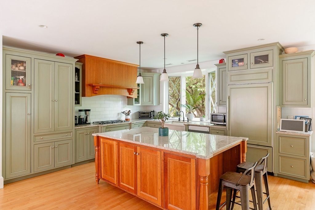 25 Bradford Rd, Newton, MA 02461