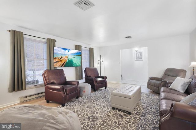 250 WHIPPOORWILL DR, Romney, WV 26757