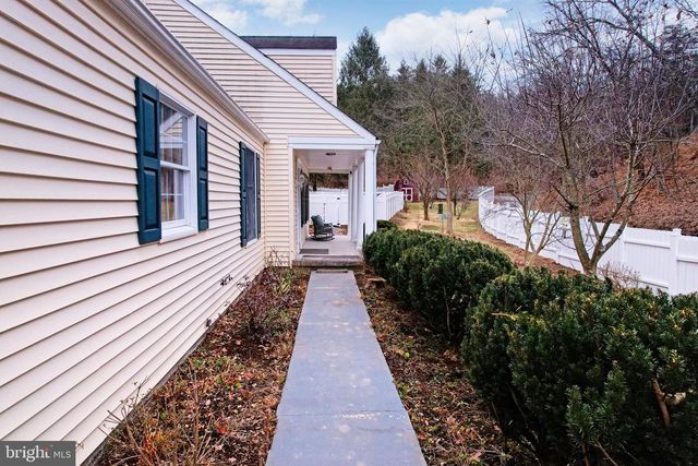 250 WHIPPOORWILL DR, Romney, WV 26757