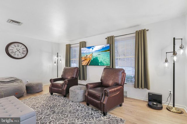 250 WHIPPOORWILL DR, Romney, WV 26757