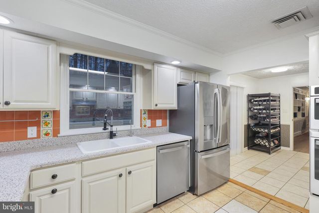 250 WHIPPOORWILL DR, Romney, WV 26757