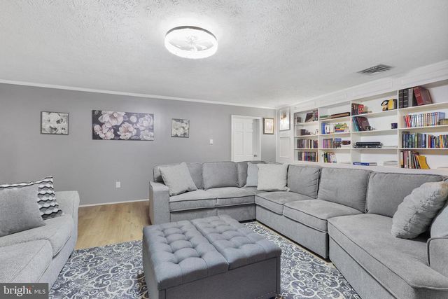 250 WHIPPOORWILL DR, Romney, WV 26757