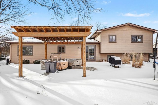 611 E Dawn Drive, Freeland, MI 48623