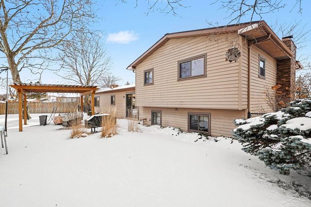 611 E Dawn Drive, Freeland, MI 48623