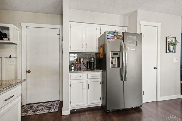 611 E Dawn Drive, Freeland, MI 48623