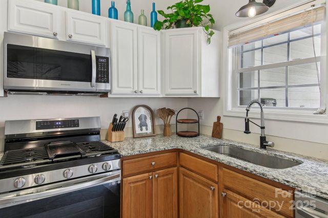 22 Rotunda Circle, Asheville, NC 28806