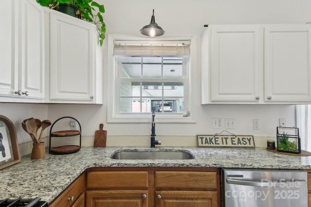 22 Rotunda Circle, Asheville, NC 28806