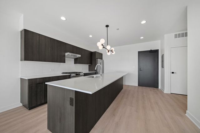 1801 W Grand Avenue 405, Chicago, IL 60622