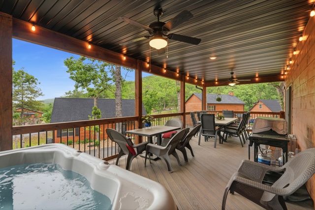 340 Campfire Pass 28, Hollister, MO 65672