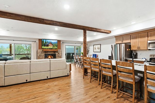 340 Campfire Pass 28, Hollister, MO 65672