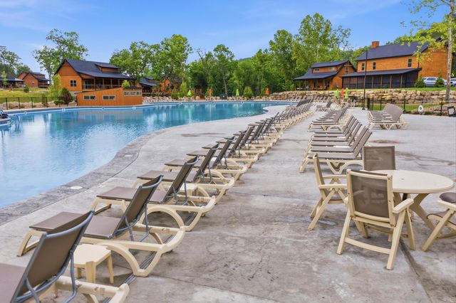 340 Campfire Pass 28, Hollister, MO 65672